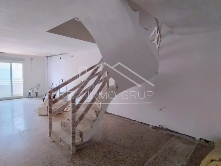 Ref.26003   Ático dúplex en venta en el centro de Benicarló con 5 habitaciones, 3 baños y parking